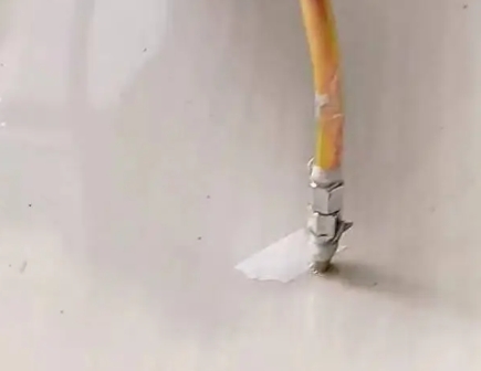 望谟瓷砖空鼓维修公司专业解答在瓷砖铺贴过程中，如果使用的砂料过粗（如全部使用了粗砂），可能会导致以下问题
